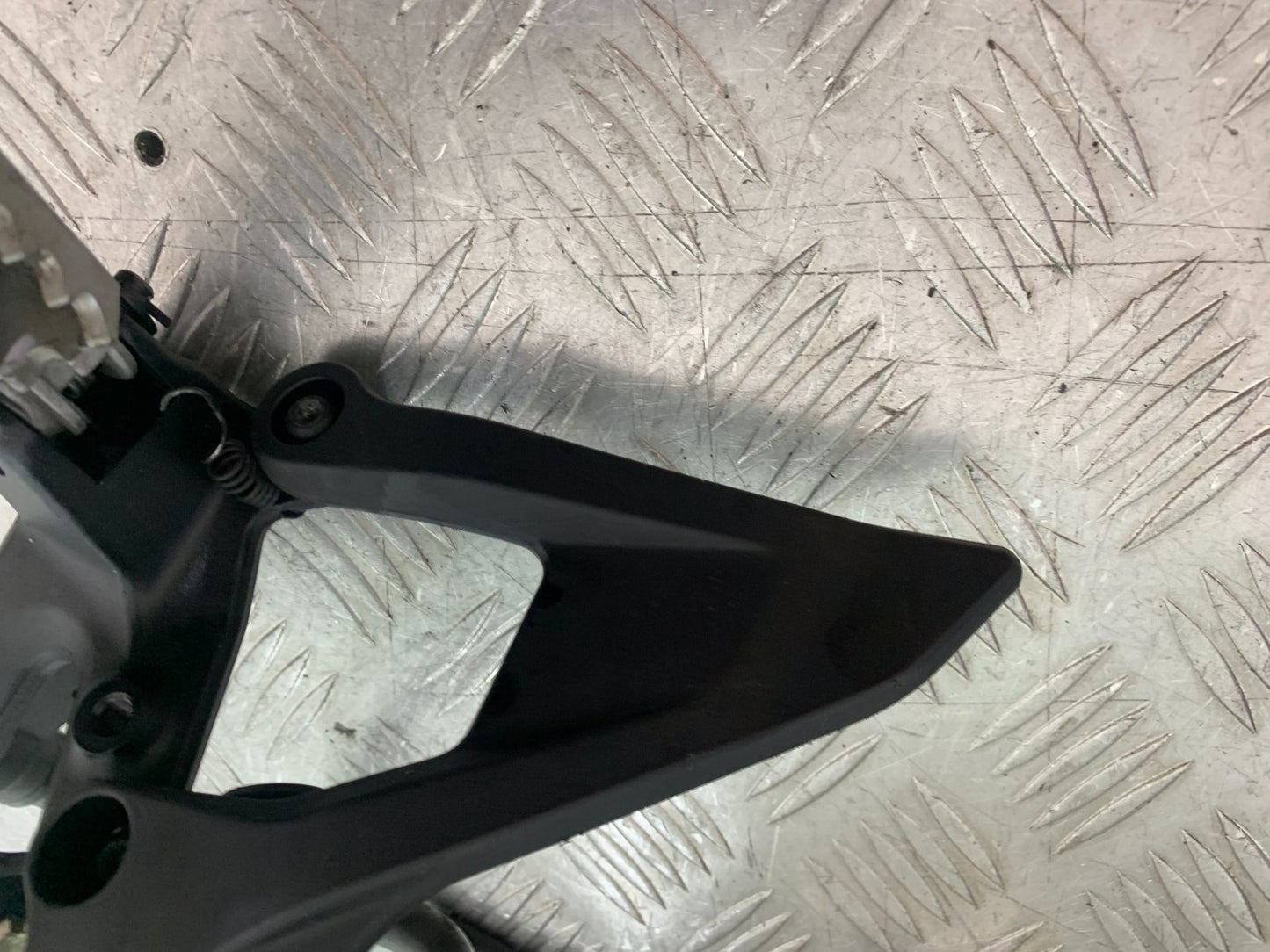 KTM 390 ADVENTURE FRONT RIGHT HANGER AND PEG   YEAR 2020-24 (CMB1240)