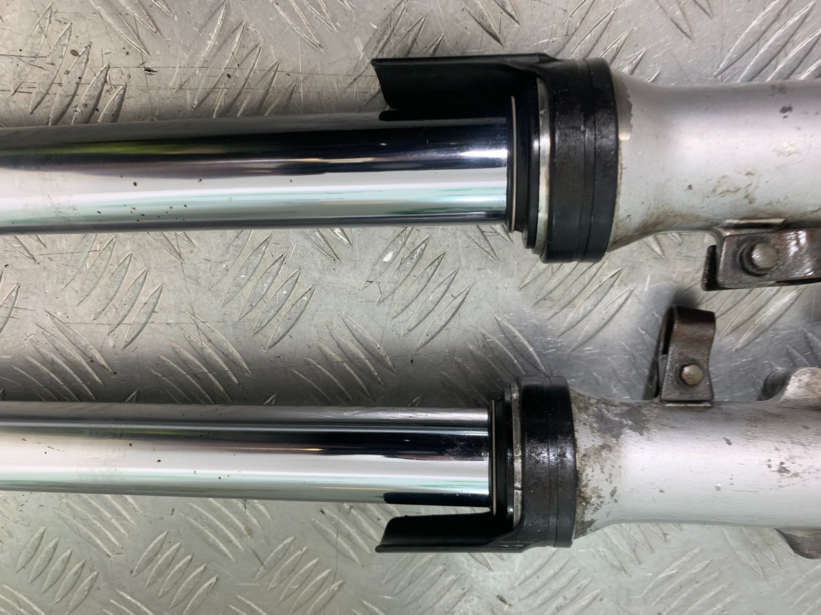 YAMAHA FZS600 FAZER 600 FORKS   YEAR 1998-2001 (CMB1267)