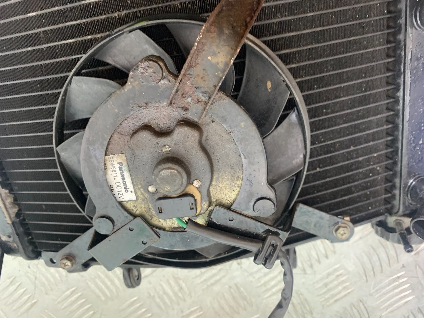 TRIUMPH 675 STREET TRIPLE R RADIATOR AND FAN  YEAR 2013 - 2016 (CMB1221)