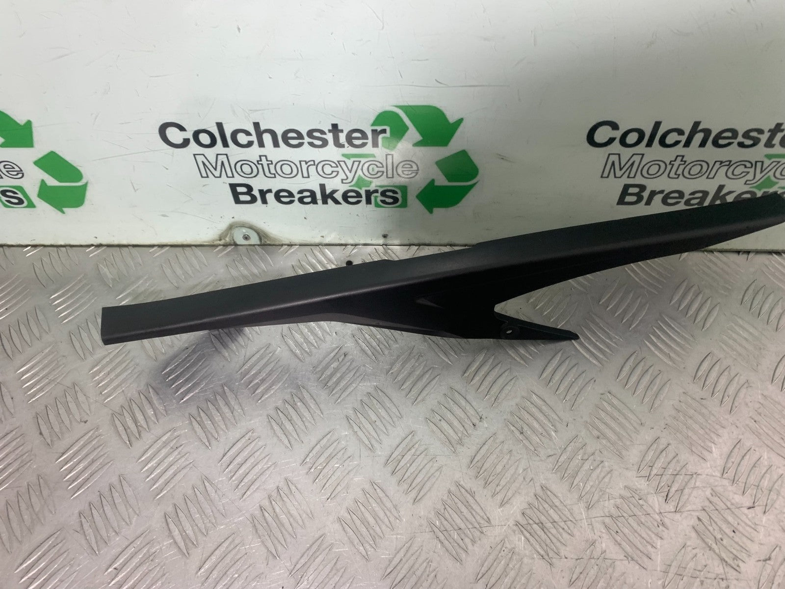 TRIUMPH 675 STREET TRIPLE RX CHAIN GUARD  2015-2017 (CMB1299)