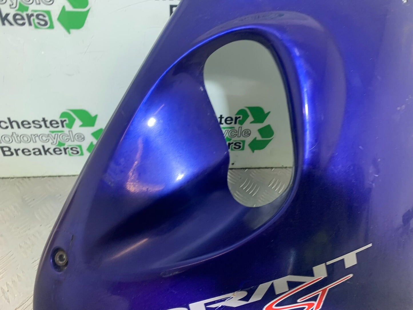 TRIUMPH 955i SPRINT ST RIGHT FAIRING PANEL  YEAR 1999-2004 (CMB1124)