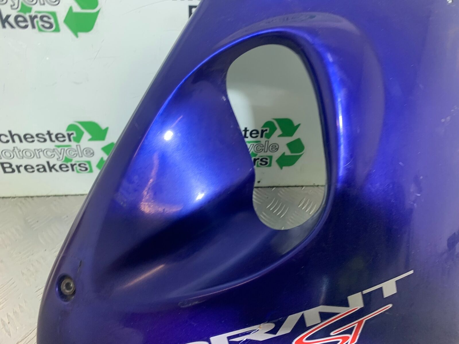 TRIUMPH 955i SPRINT ST RIGHT FAIRING PANEL  YEAR 1999-2004 (CMB1124)