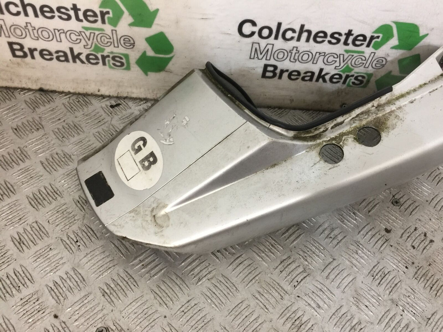 YAMAHA FZS600 FAZER 600 TAIL PIECE SEAT UNIT  YEAR 1998-2001 (STOCK 878)