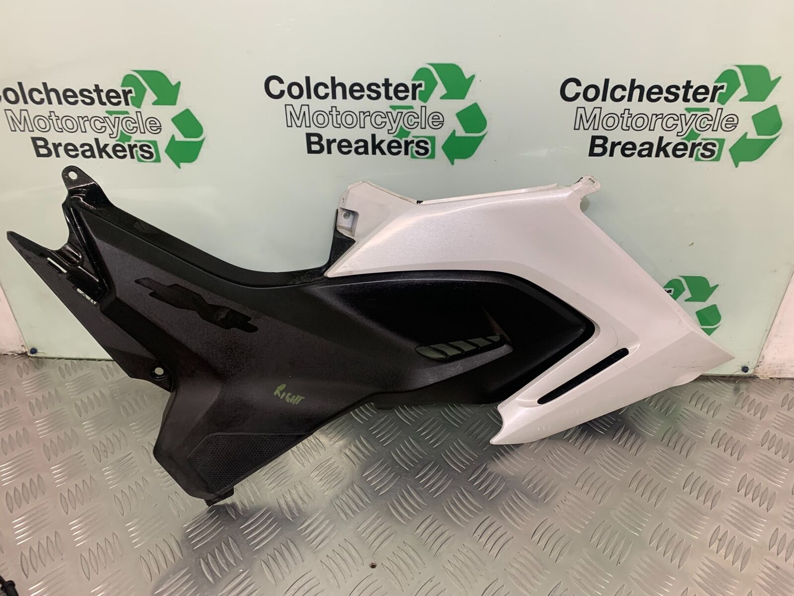 HONDA NC750 NC 750 X RIGHT SIDE FAIRING PANEL  2014-2016 (STOCK 945)