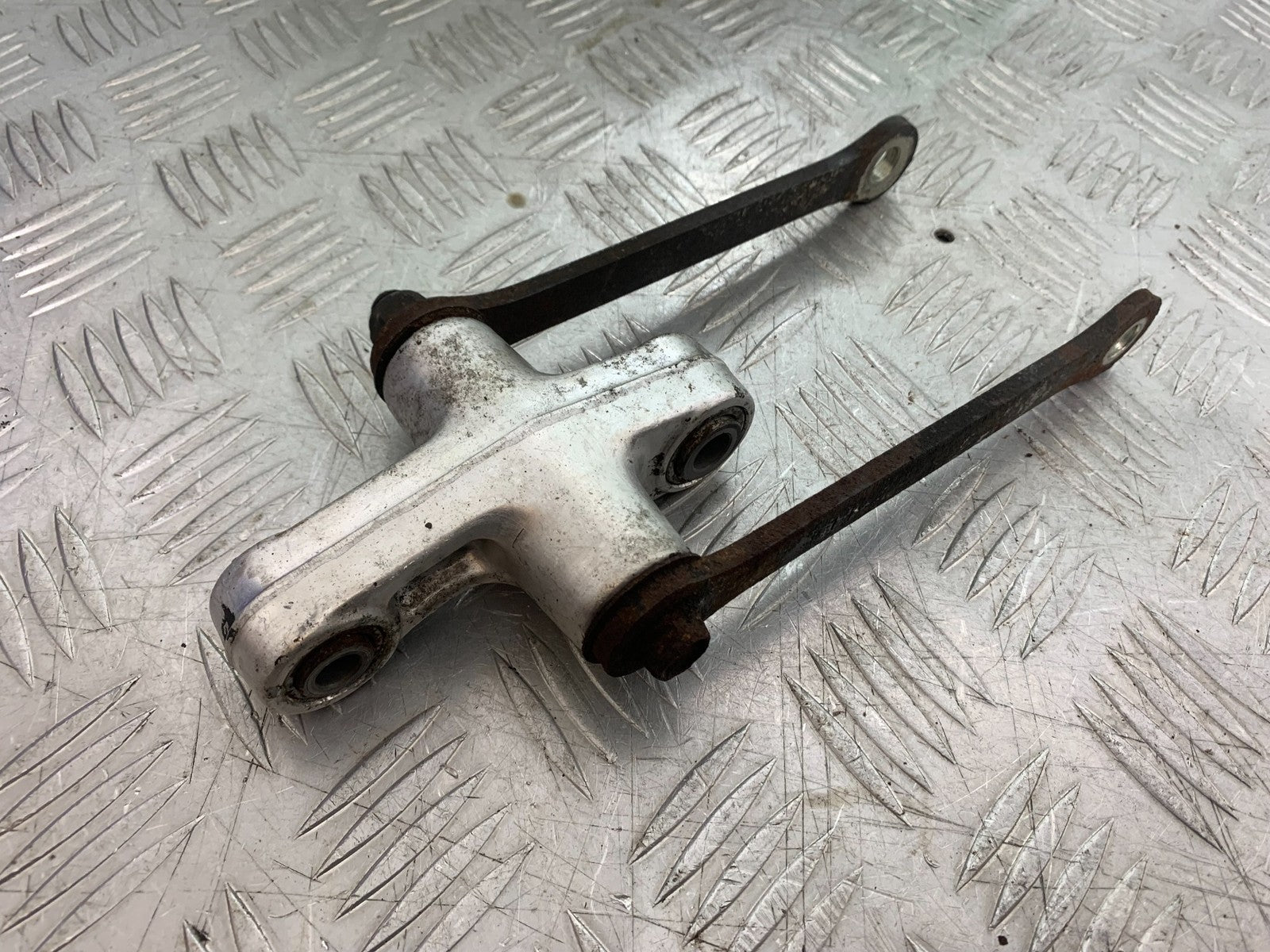 SUZUKI GSF600 GSF 600 BANDIT REAR SHOCK LINKAGE   2000-2004 (CMB1269)