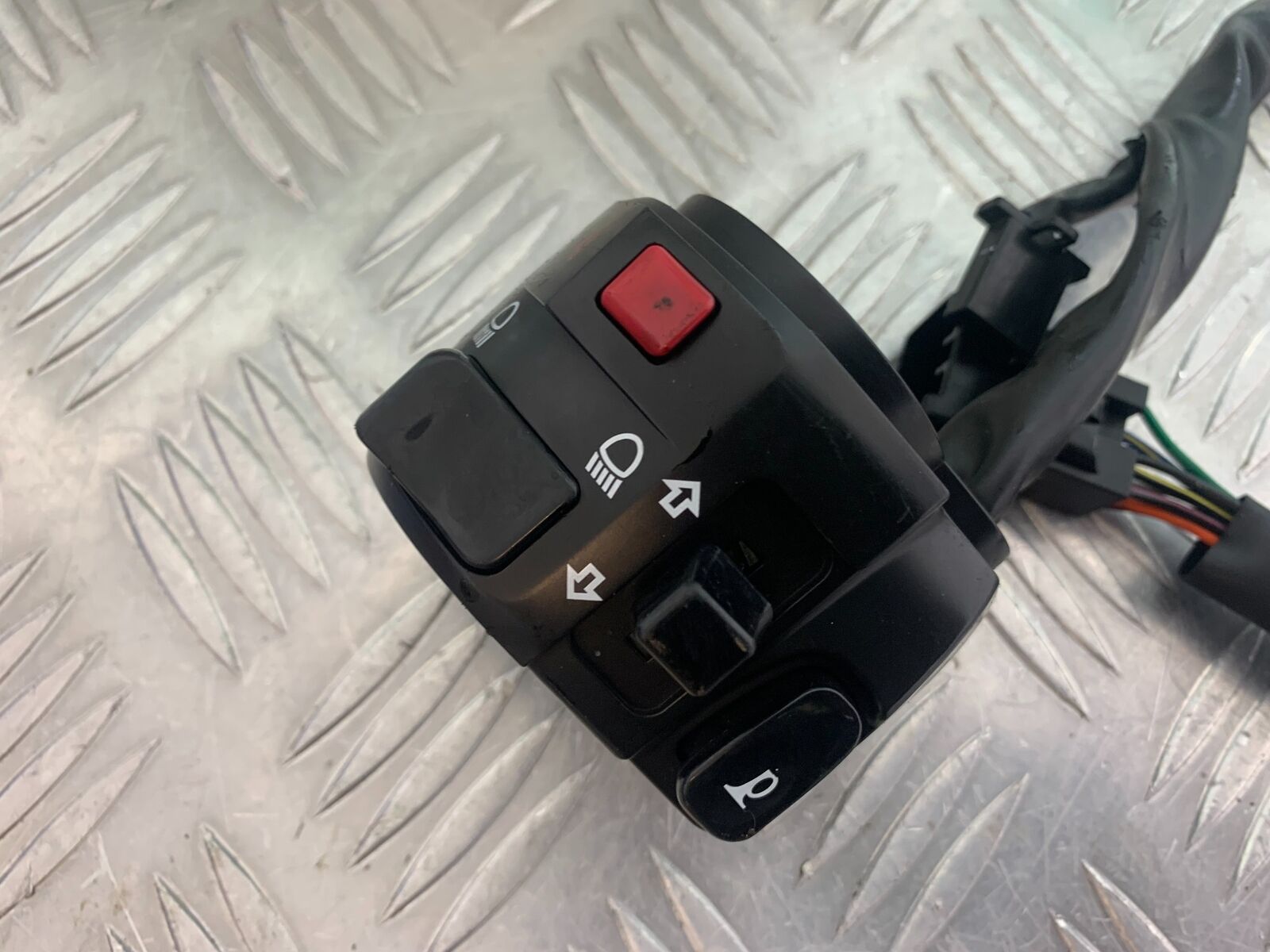 KAWASAKI Z800 Z 800 LEFT SWITCH GEAR   YEAR 2013-2017 (CMB1059)