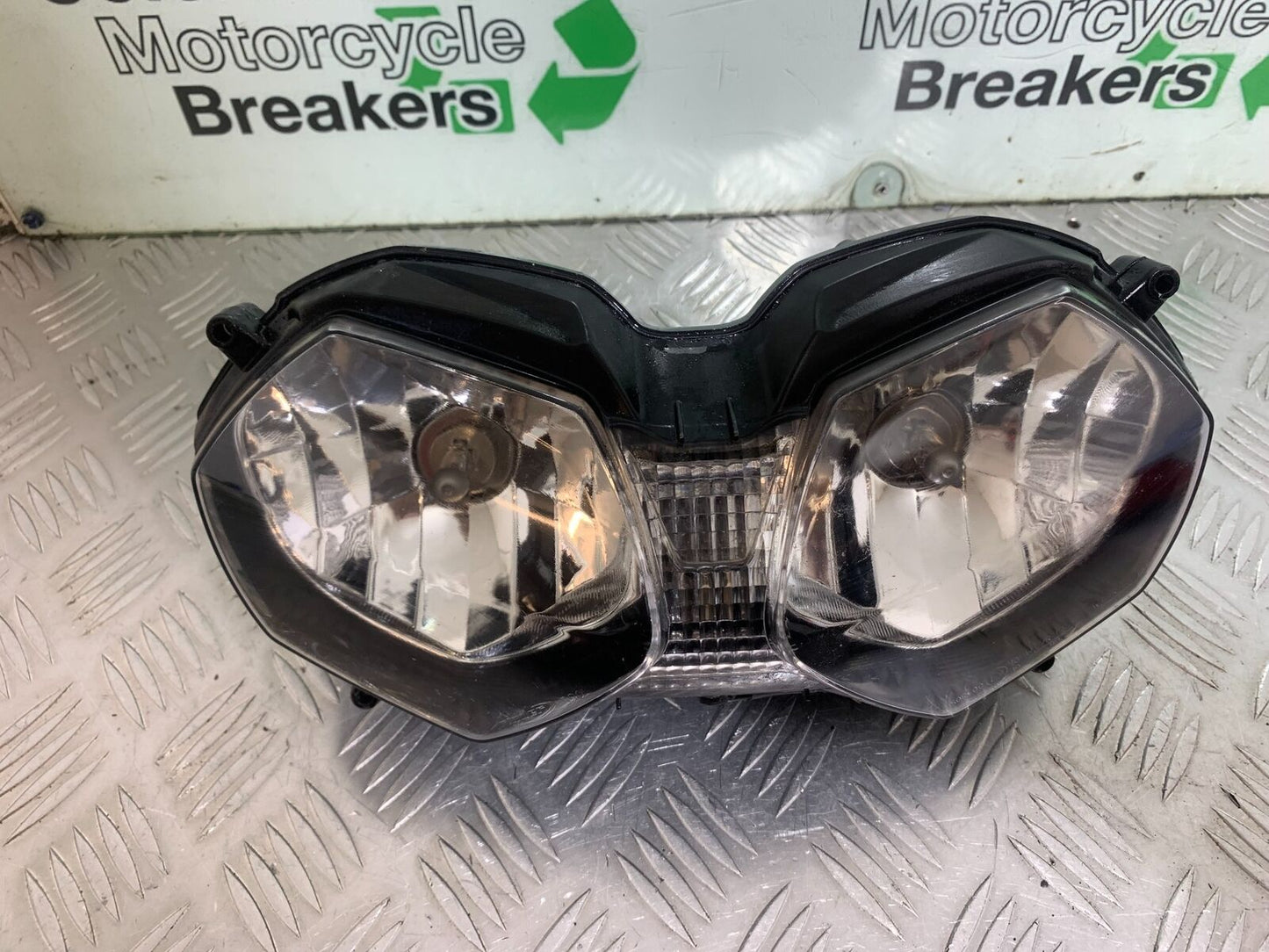 TRIUMPH TIGER 800 HEADLIGHT  YEAR 2011-2014 (CMB1113)