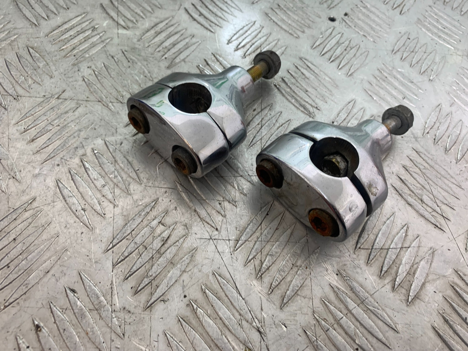 KAWASAKI VN1500 CLASSIC HANDLEBAR RISERS  YEAR 1999 -2006 (CMB1166)