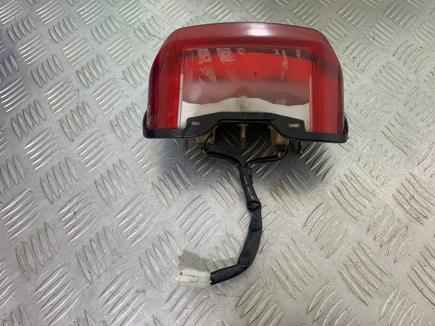 YAMAHA XJR1300 XJR 1300 REAR LIGHT  YEAR  1999-2003 (CMB1119)