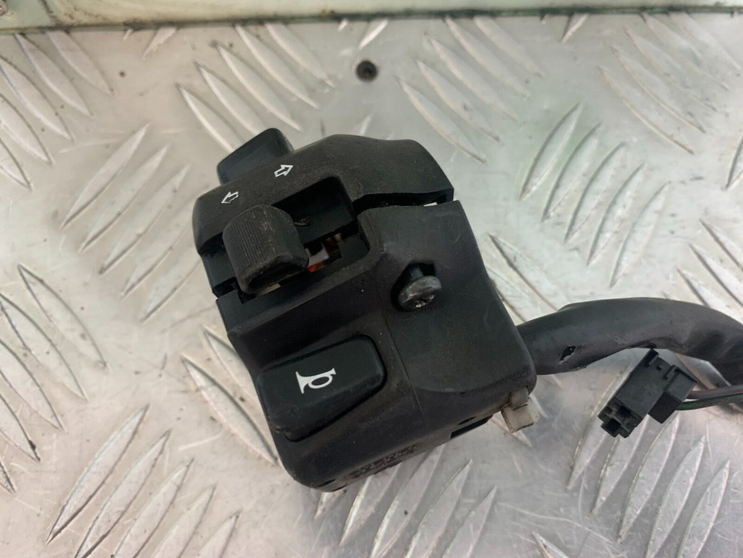 SUZUKI AN 200 UN 200 BURGMAN LEFT SWITCH GEAR   YEAR 2007-09 (CMB1128)