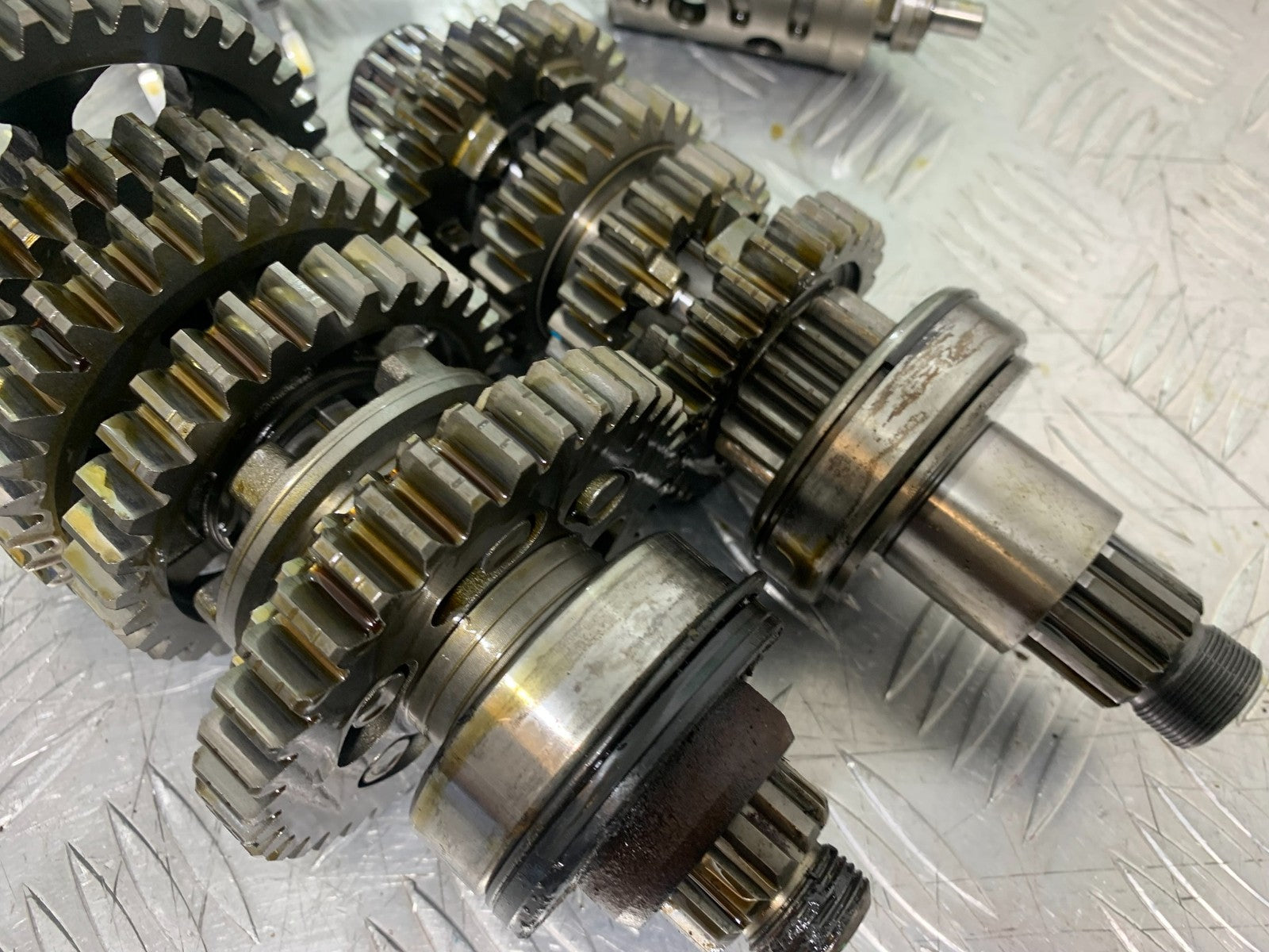 TRIUMPH 955I SPRINT RS GEAR BOX  YEAR 1999-04