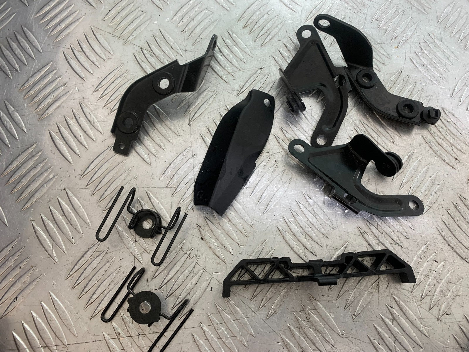 TRIUMPH TRIDENT 660 INFILLS AND BRACKETS  YEAR 2021-2024 (CMB1295)