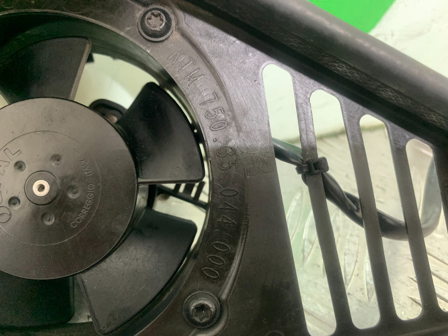 KTM 690 DUKE R LC4 RADIATOR FAN YEAR 2012-2015  (CMB1180)