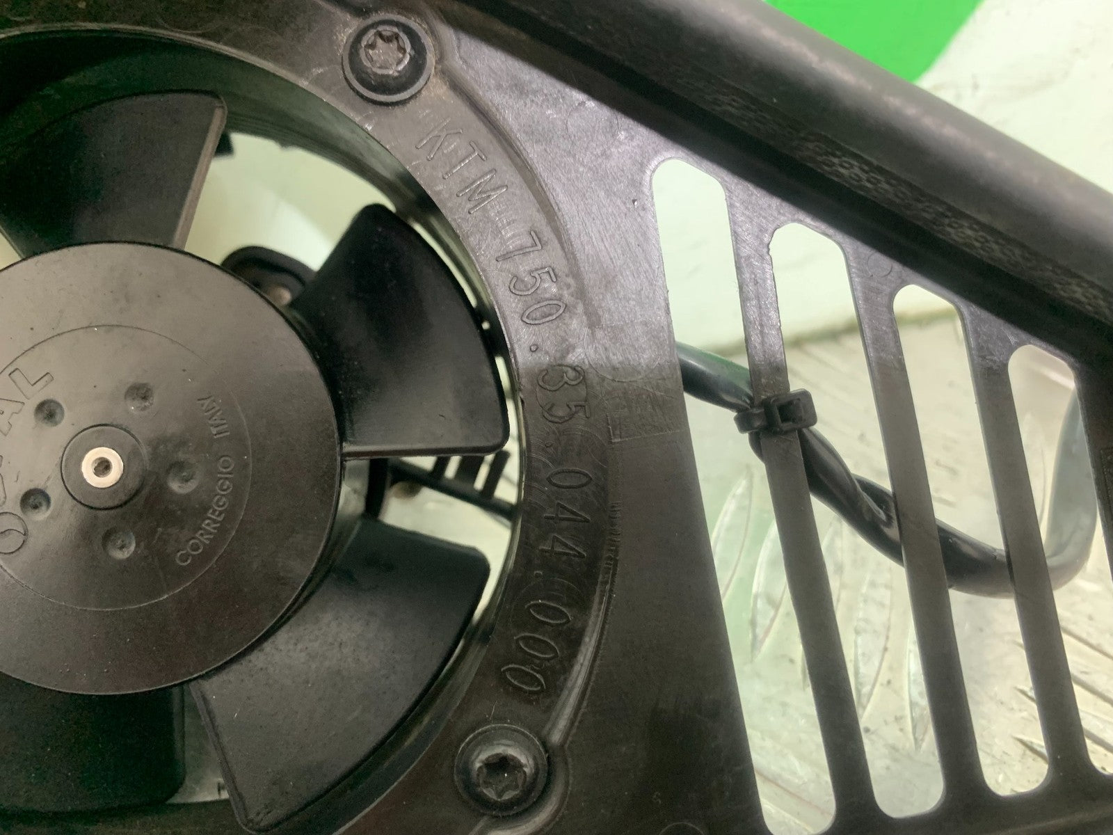 KTM 690 DUKE R LC4 RADIATOR FAN YEAR 2012-2015  (CMB1180)