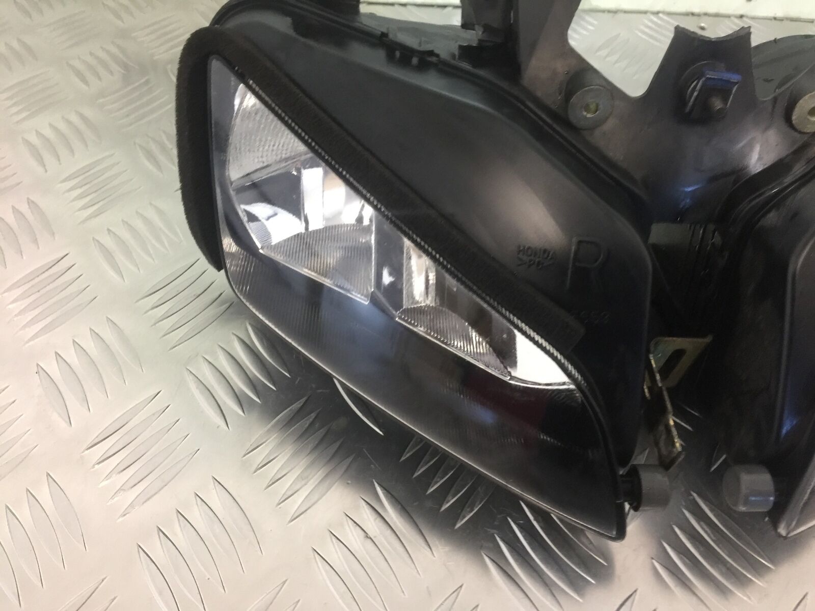 HONDA CBR600 RR HEADLIGHT (DAMAGED)  YEAR 2005-2006 (STOCK 933)