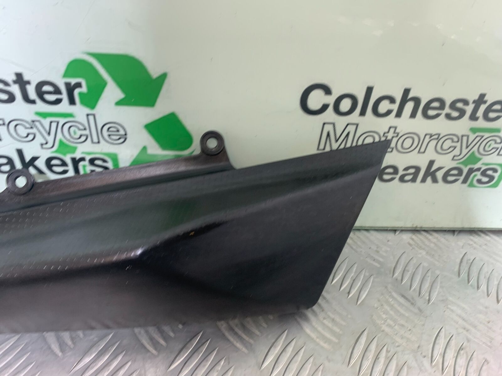 YAMAHA XT125 X XT 125 X RIGHT SEAT PANEL  2005-2011 (CMB1097)