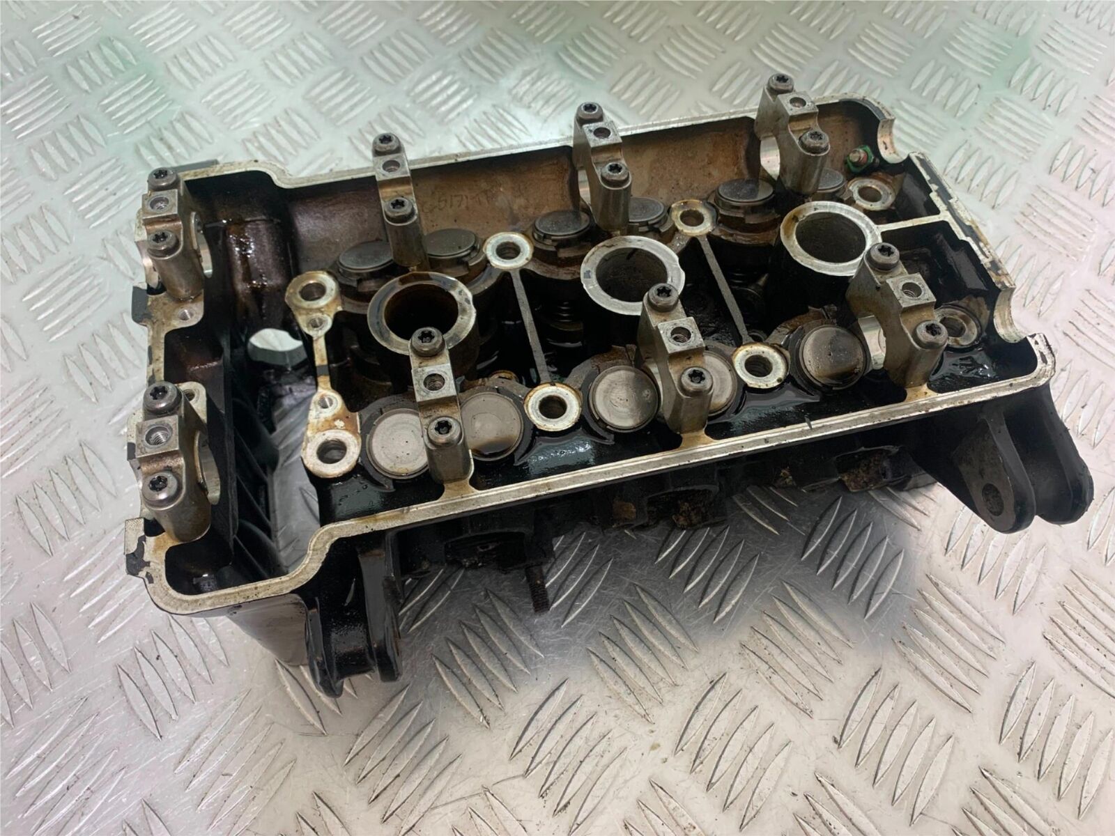 TRIUMPH 955i SPRINT ST CYLINDER HEAD  YEAR 1999-2004 (STOCK 735)