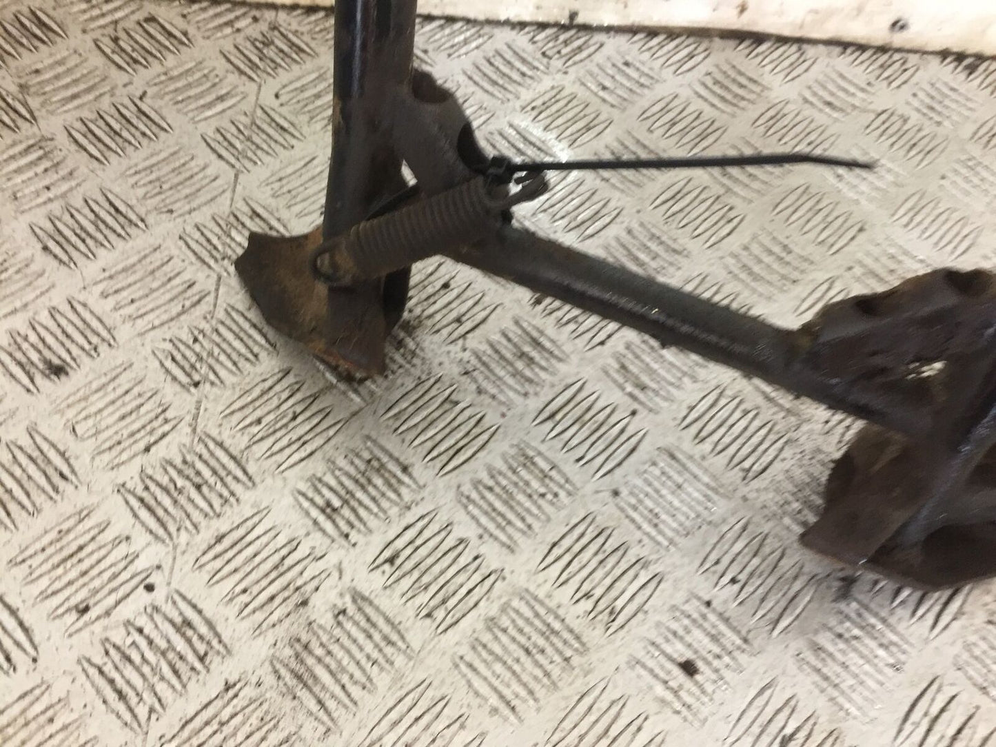 TRIUMPH TROPHY 1215 SE CENTER STAND  2012-2017 (STOCK 740)