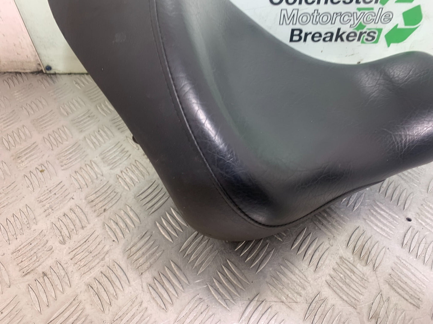 HONDA VTX1300 S-6 FRONT SEAT    YEAR 2004-09 (CMB1159)