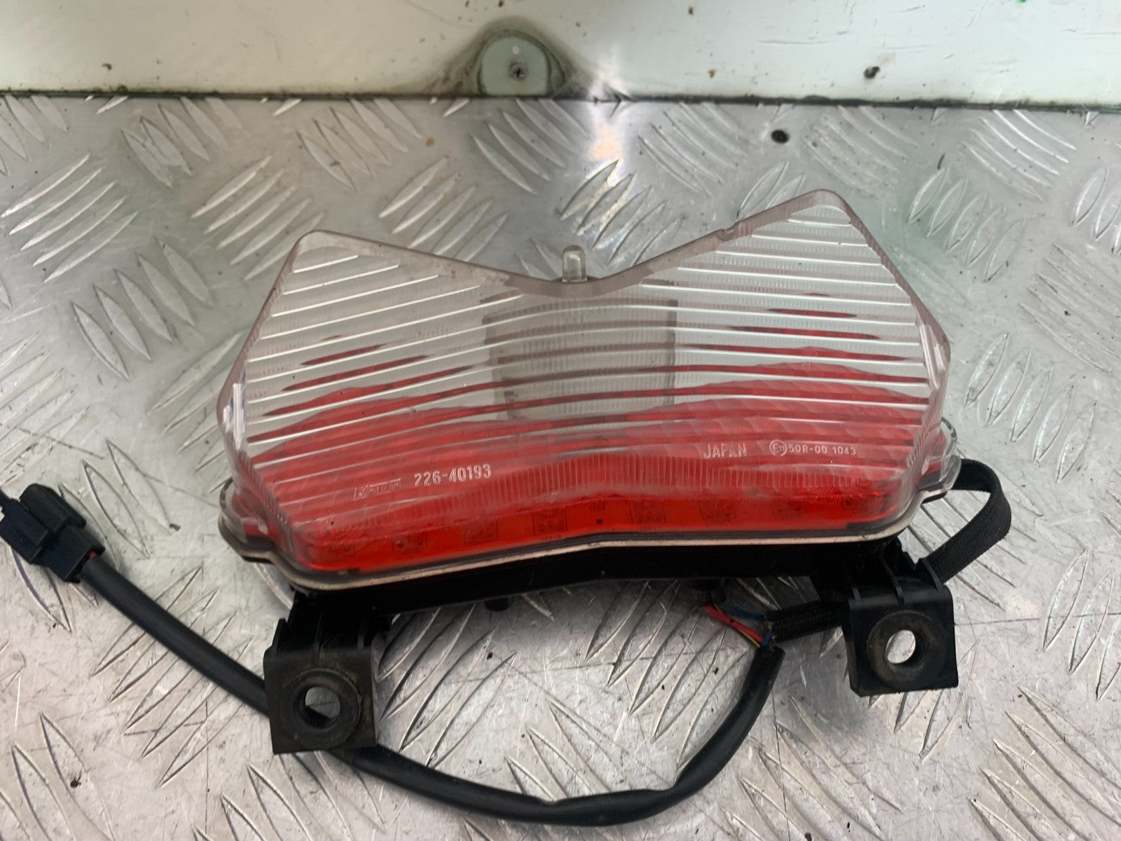 KAWASAKI Z750 Z 750 REAR LIGHT   YEAR 2004-2006  (CMB1234)