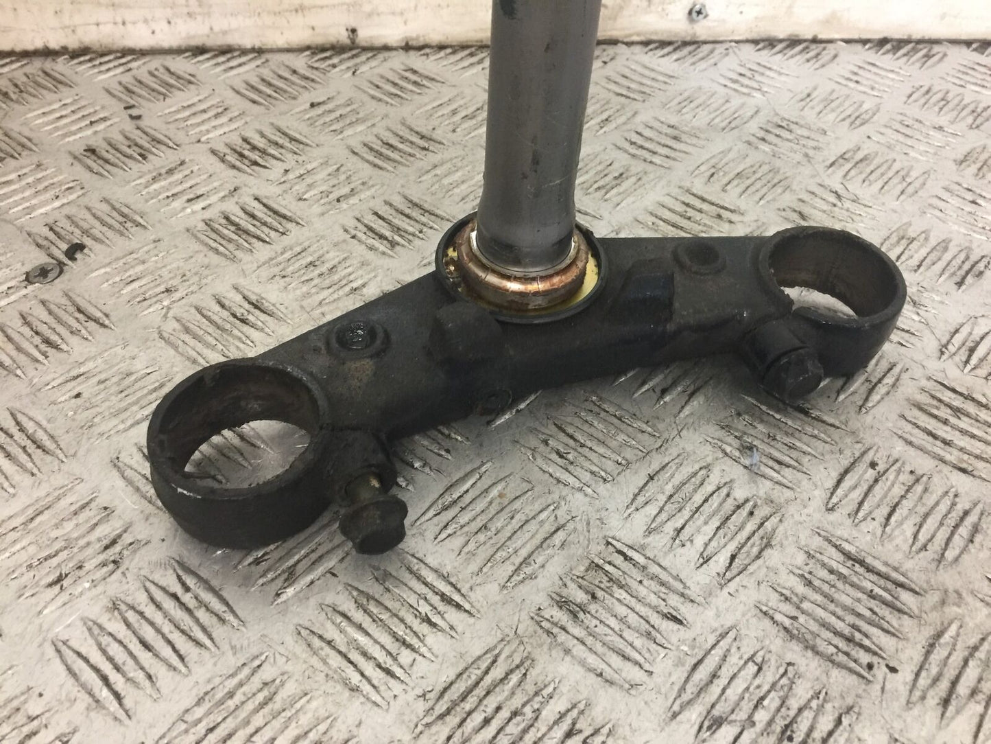 HONDA CBR600 CBR 600 BOTTOM YOKE    YEAR 1996 (STOCK 798)