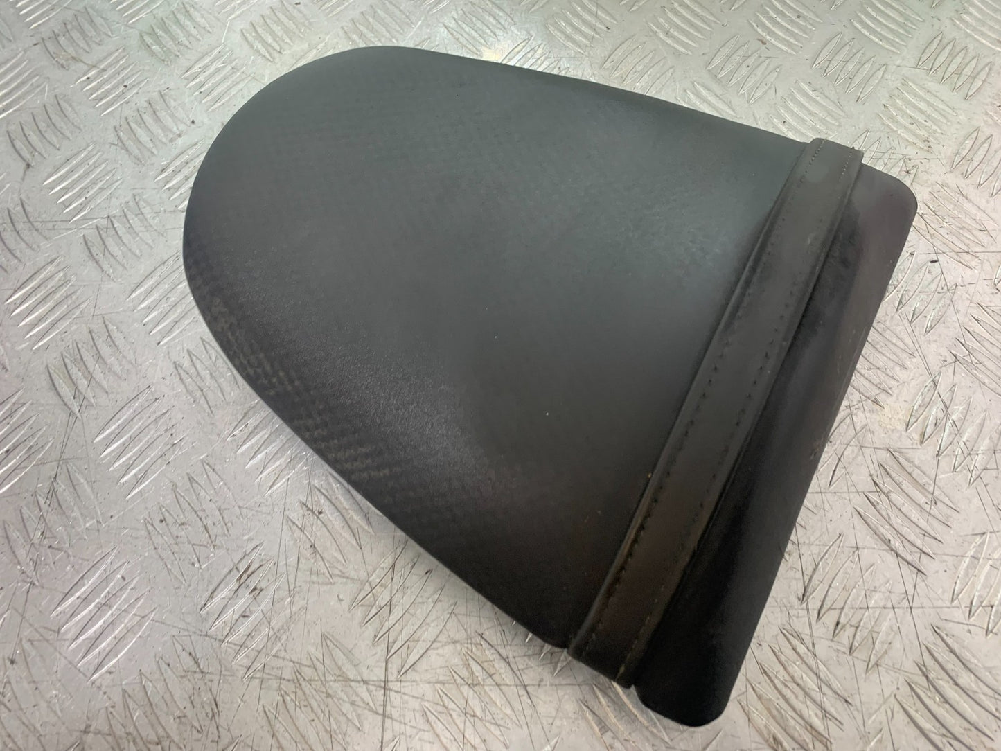 KAWASAKI Z750 Z 750 REAR SEAT  YEAR 2004-2006  (CMB1234)
