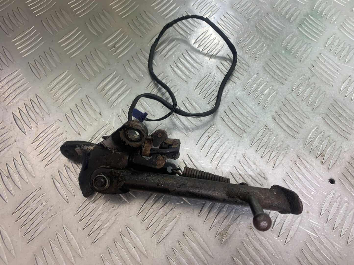 YAMAHA XV535 XV 535 VIRAGO SIDE STAND AND BRACKET  YEAR 1994-02 (CMB1044)