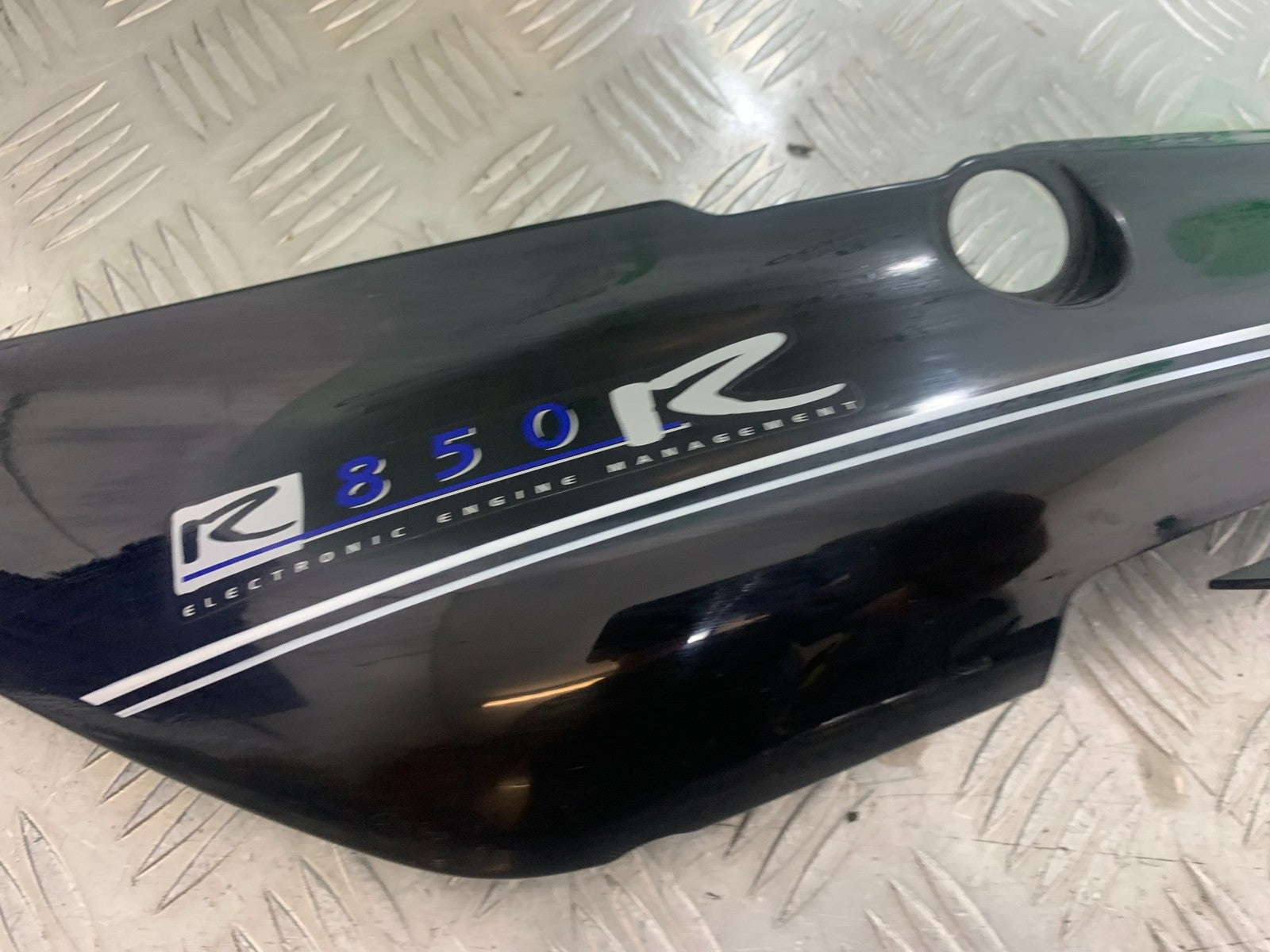 BMW R850 R R850R LEFT SEAT PANEL  YEAR 1994-2002 (CMB1170)