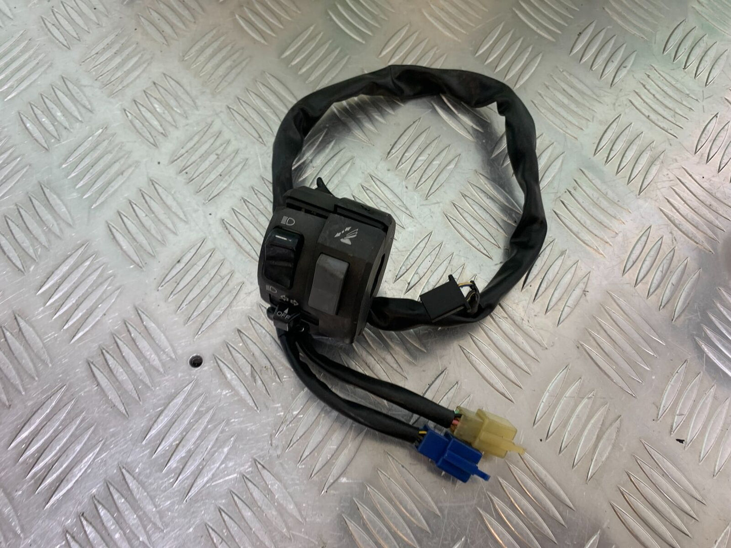 YAMAHA FJR1300 FJR 1300 LEFT SWITCH GEAR  YEAR 2001-05 (CMB1005)