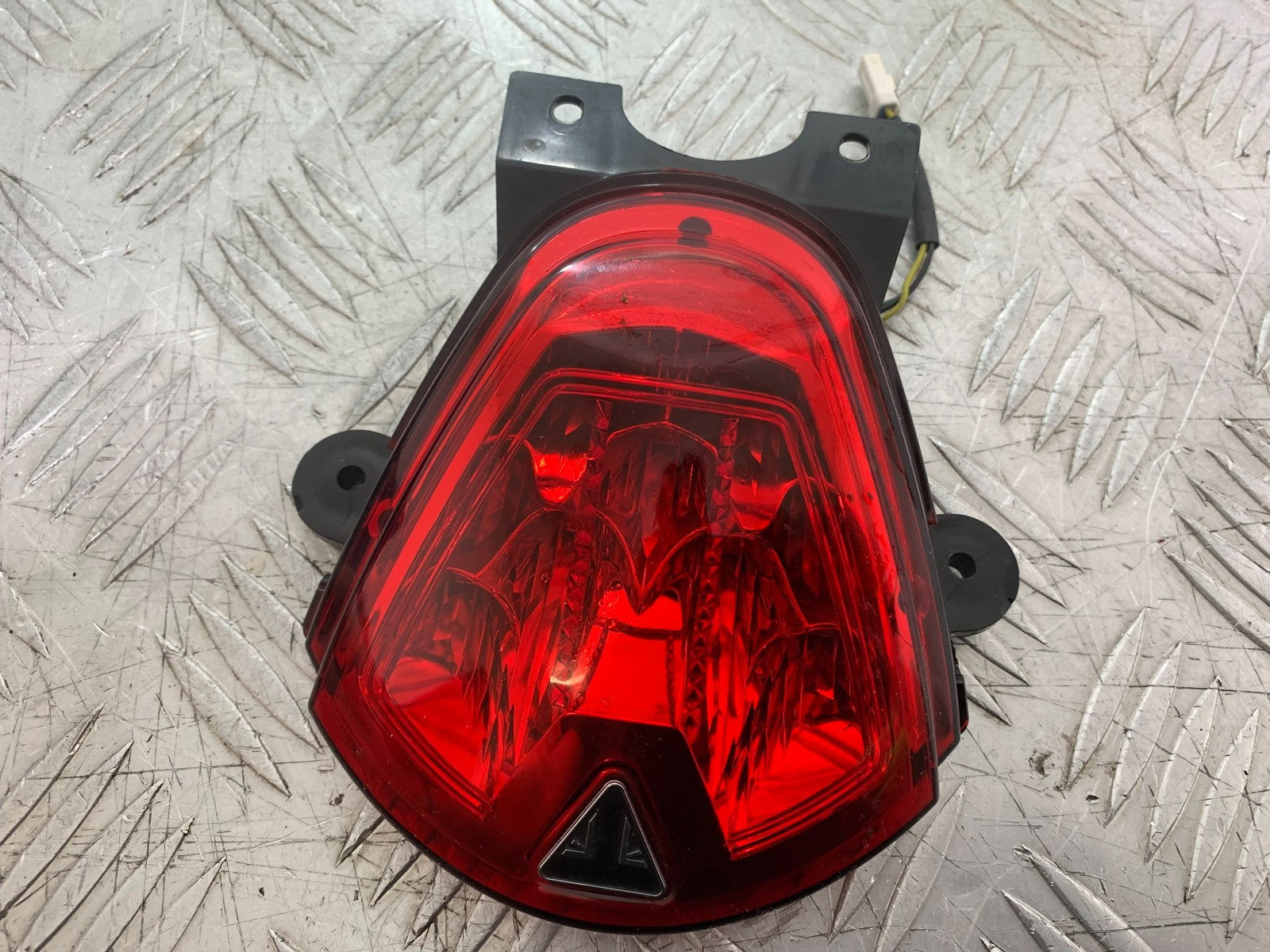 TRIUMPH TRIDENT 660 REAR LIGHT   YEAR 2021-2024 (CMB1295)