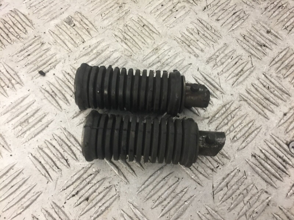 SUZUKI GZ125 GZ 125 MARAUDER REAR PEGS  YEAR 1998 2002  (STOCK 652)