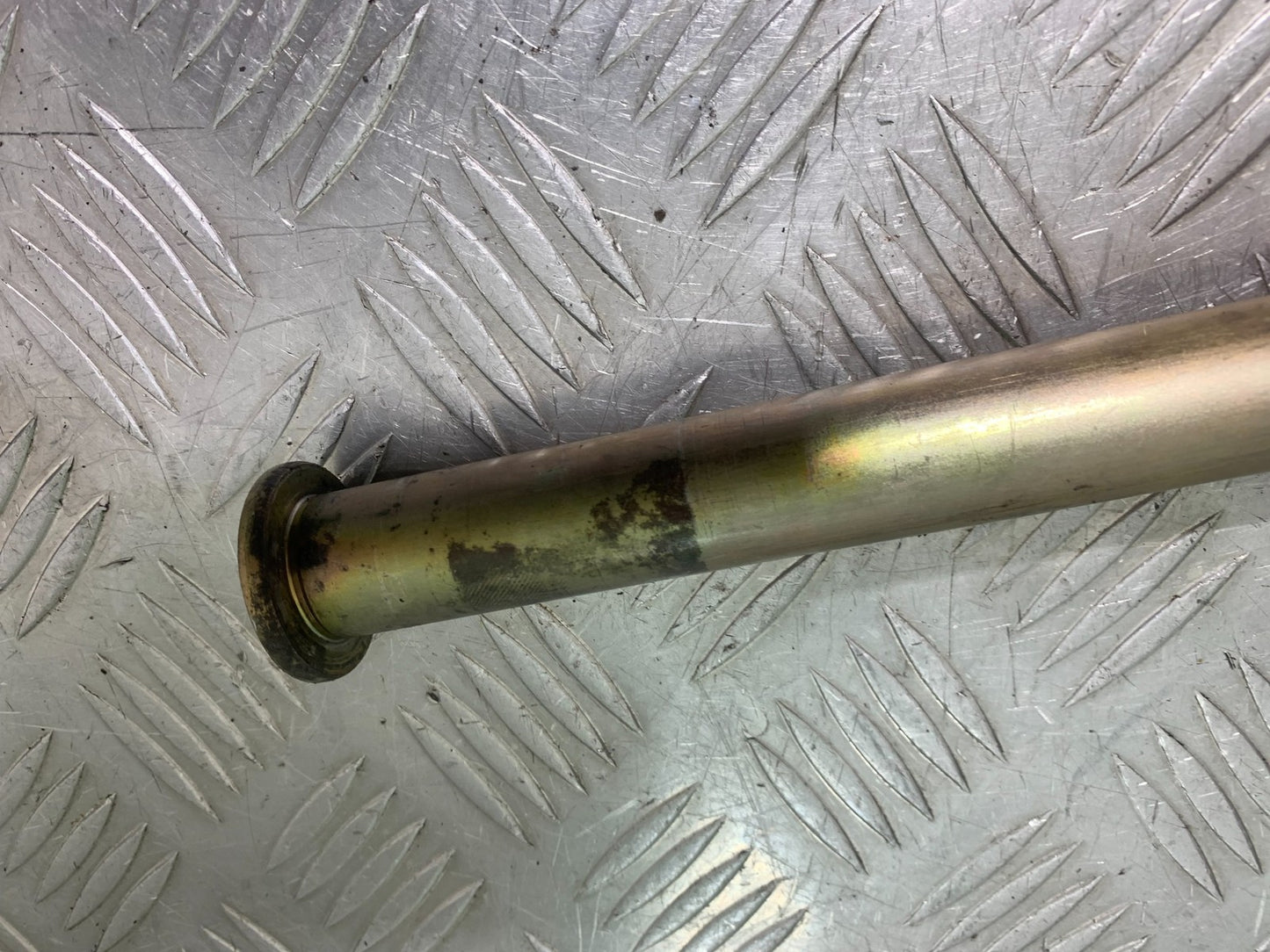 TRIUMPH 1050 SPRINT ST SWINGARM SPINDLE 2004-2007 (CMB1197)