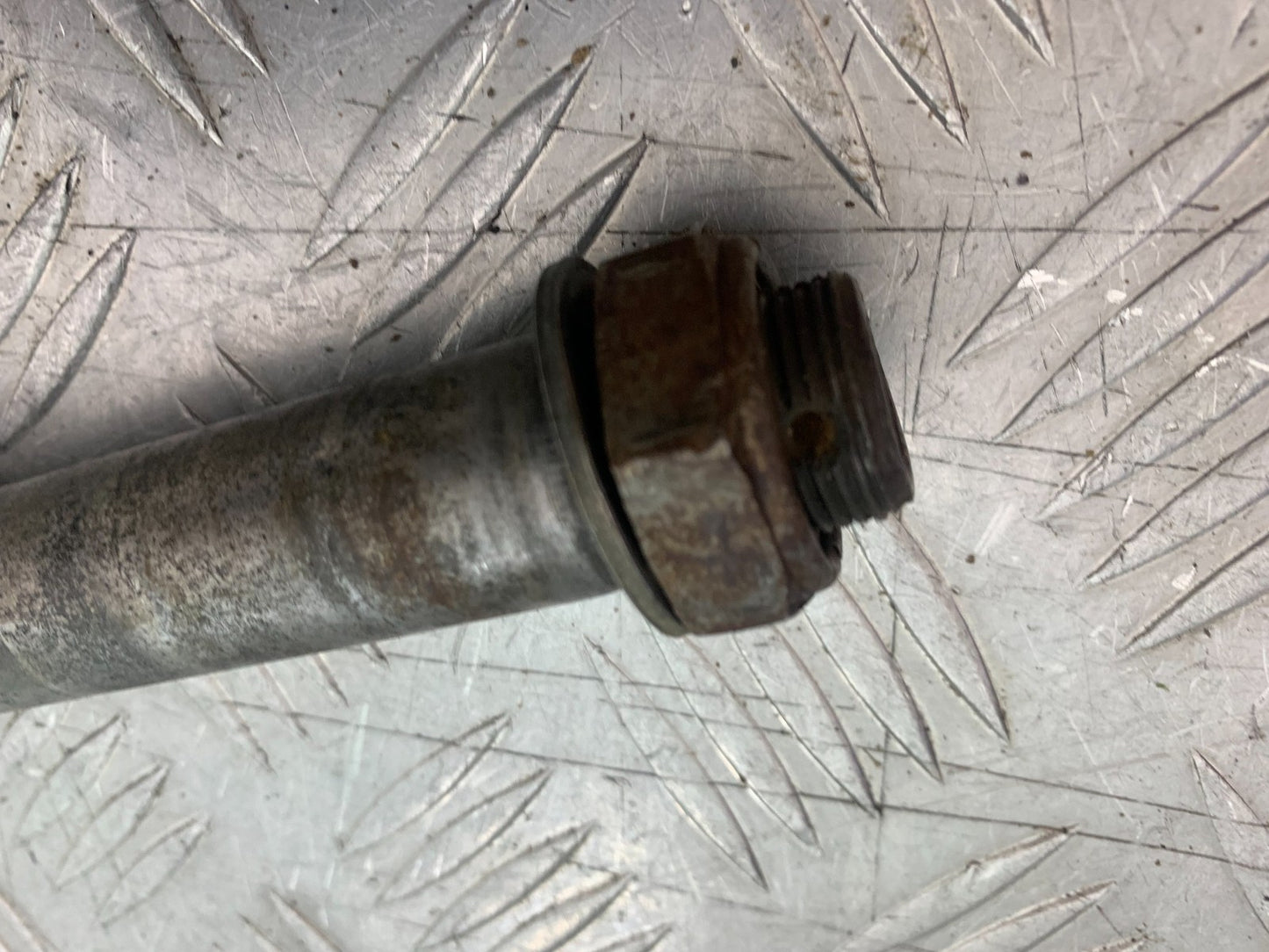 KAWASAKI KXF450 KXF 450 REAR WHEEL SPINDLE YEAR 2013 CMB1217)