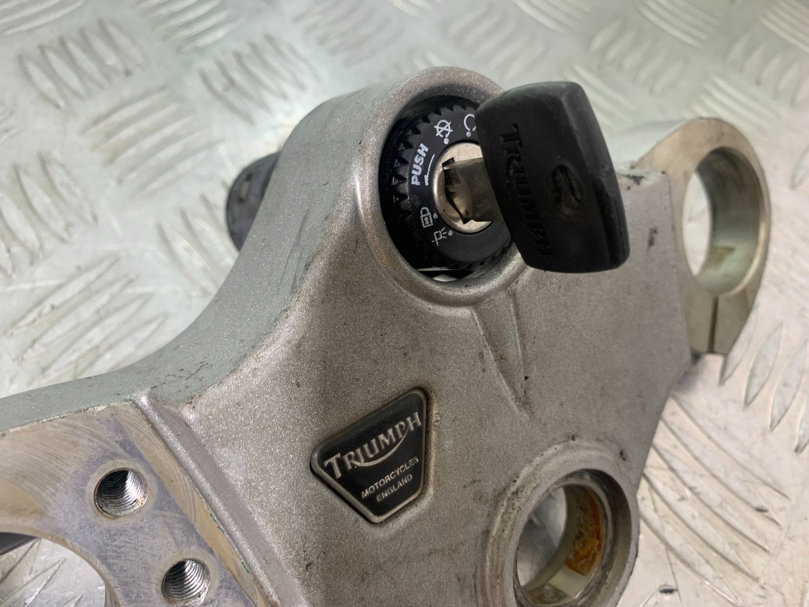 TRIUMPH 1050 SPRINT ST LOCKS AND KEY  2004-2007 (CMB1197)