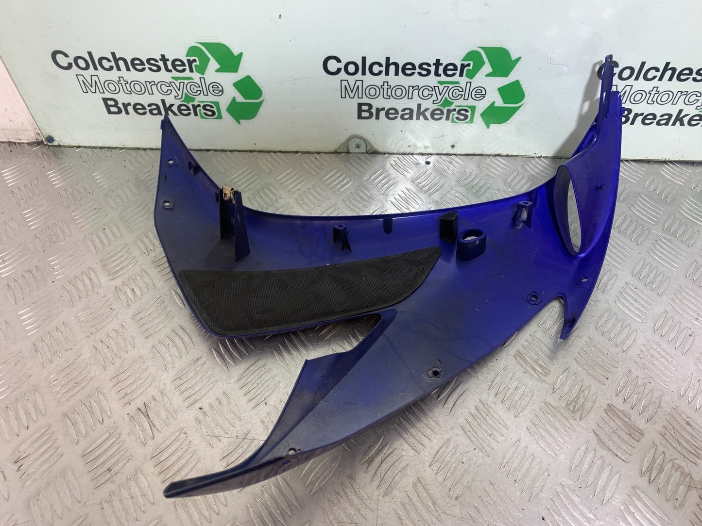 YAMAHA YZF R1 RIGHT FAIRING PANEL YEAR 2004-2006 (CMB1155)