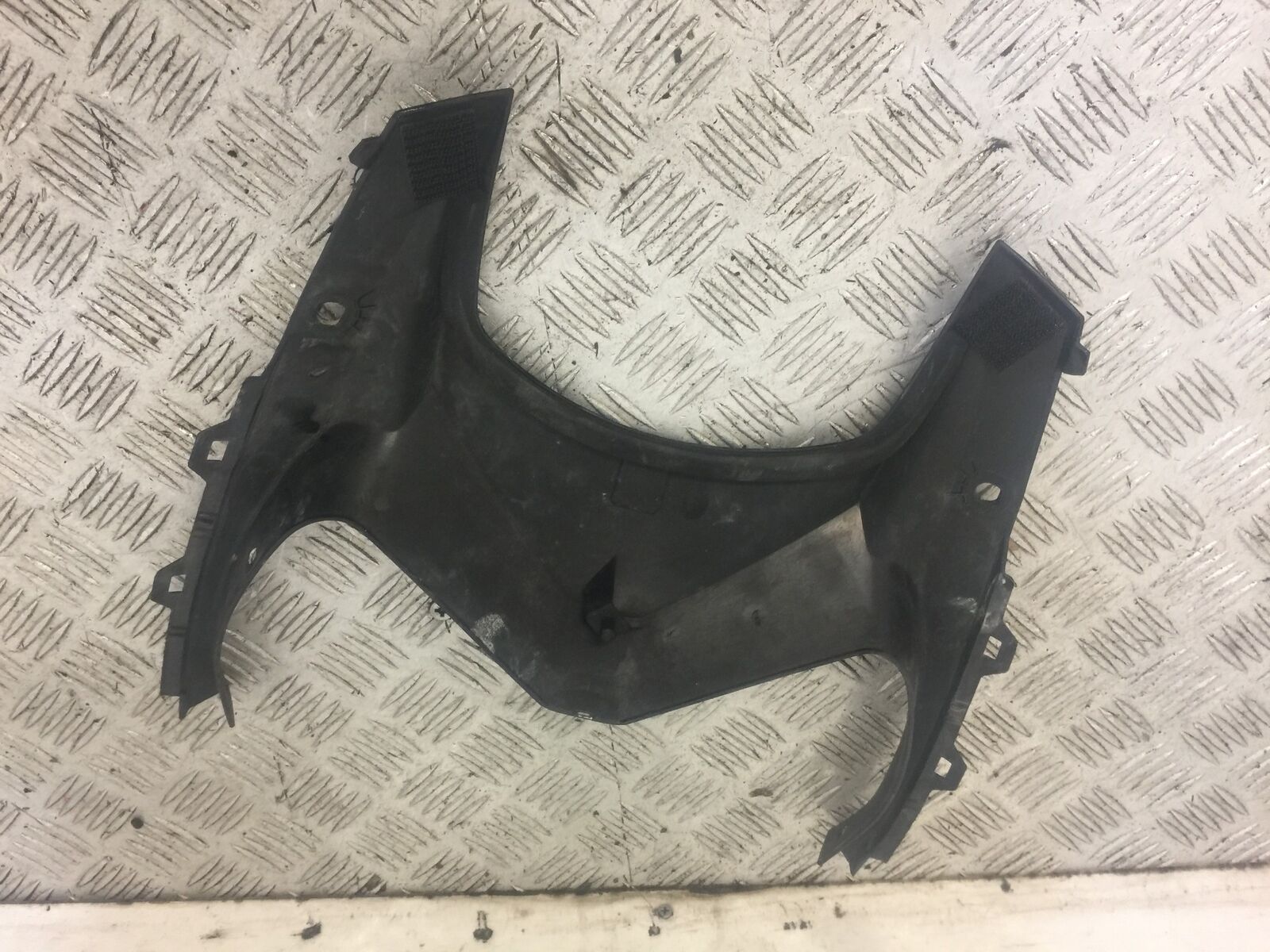 SUZUKI DL 650 V-STROM HEADLIGHT SURROUND  YEAR 2017 (STOCK 638)