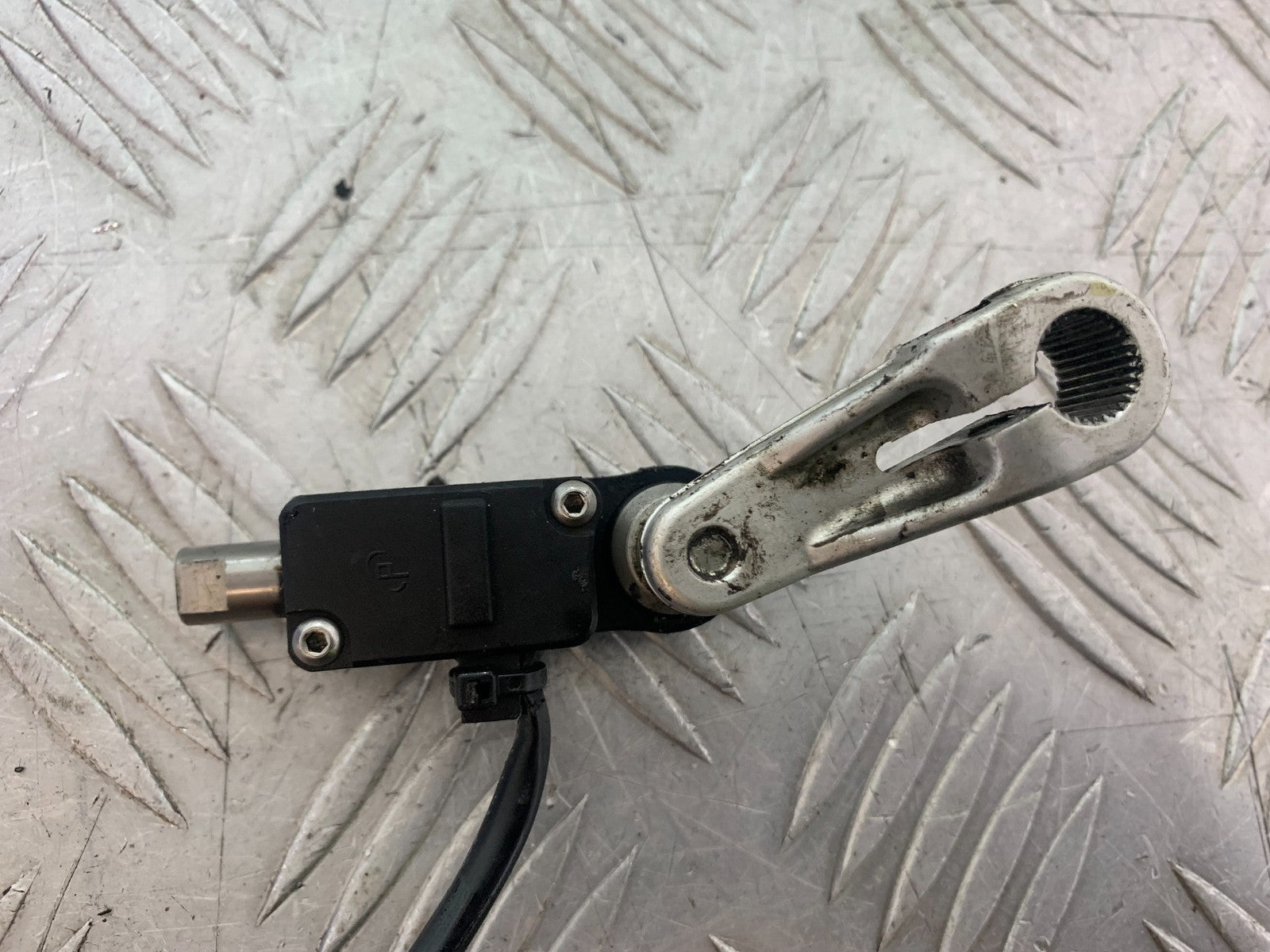 APRILIA RSV4 FACTORY QUICK SHIFTER   YEAR 2009-2012 (CMB1224)