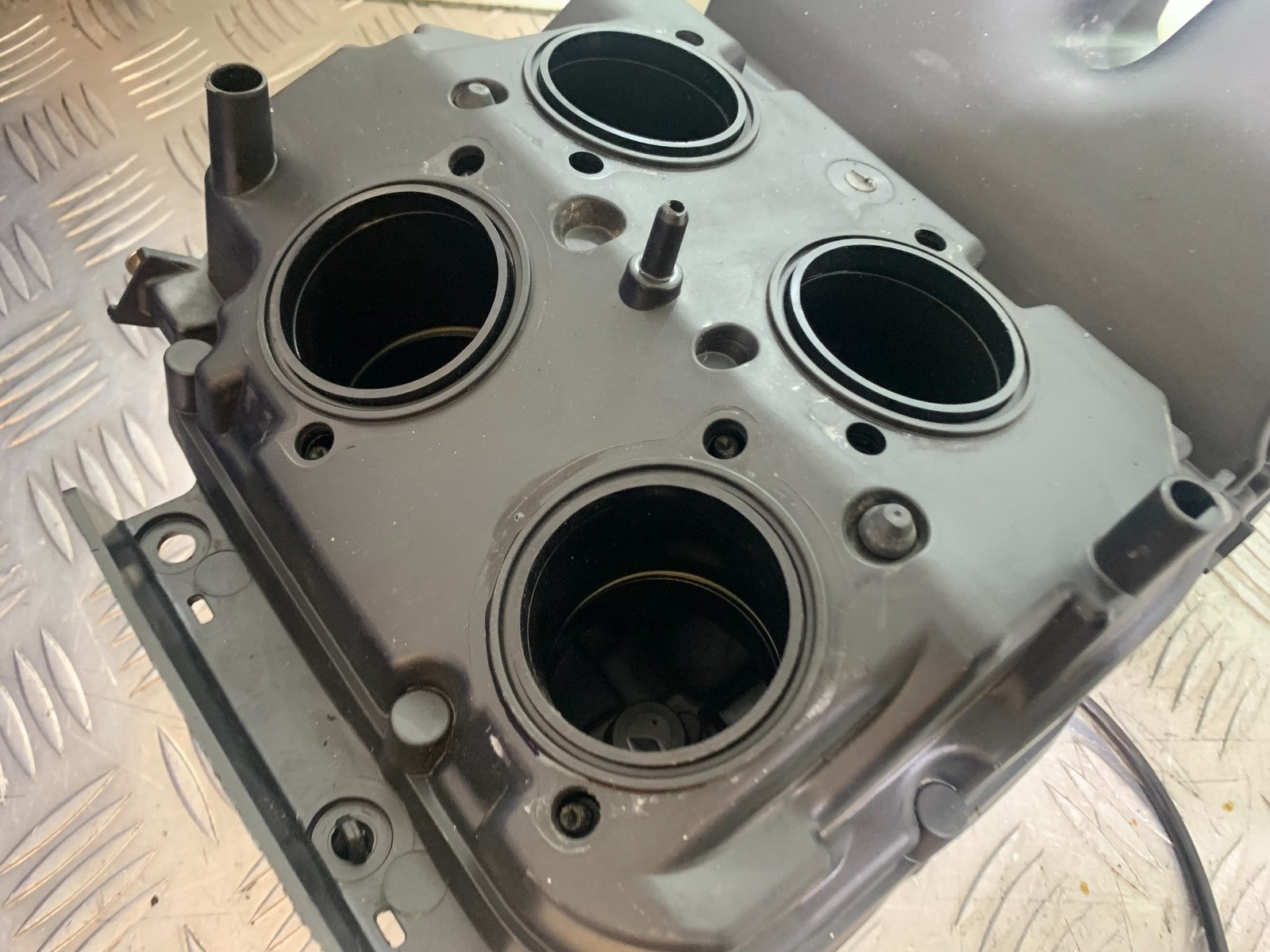 APRILIA RSV4 FACTORY AIRBOX  YEAR 2009-2012 (CMB1224)