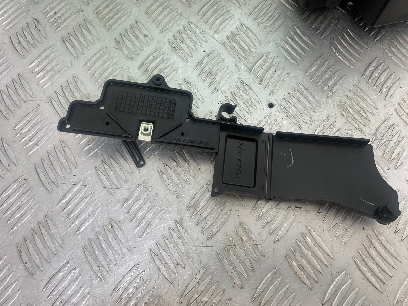HONDA VTX1300 S-6 TOOL BOX LID   YEAR 2004-09 (CMB1159)