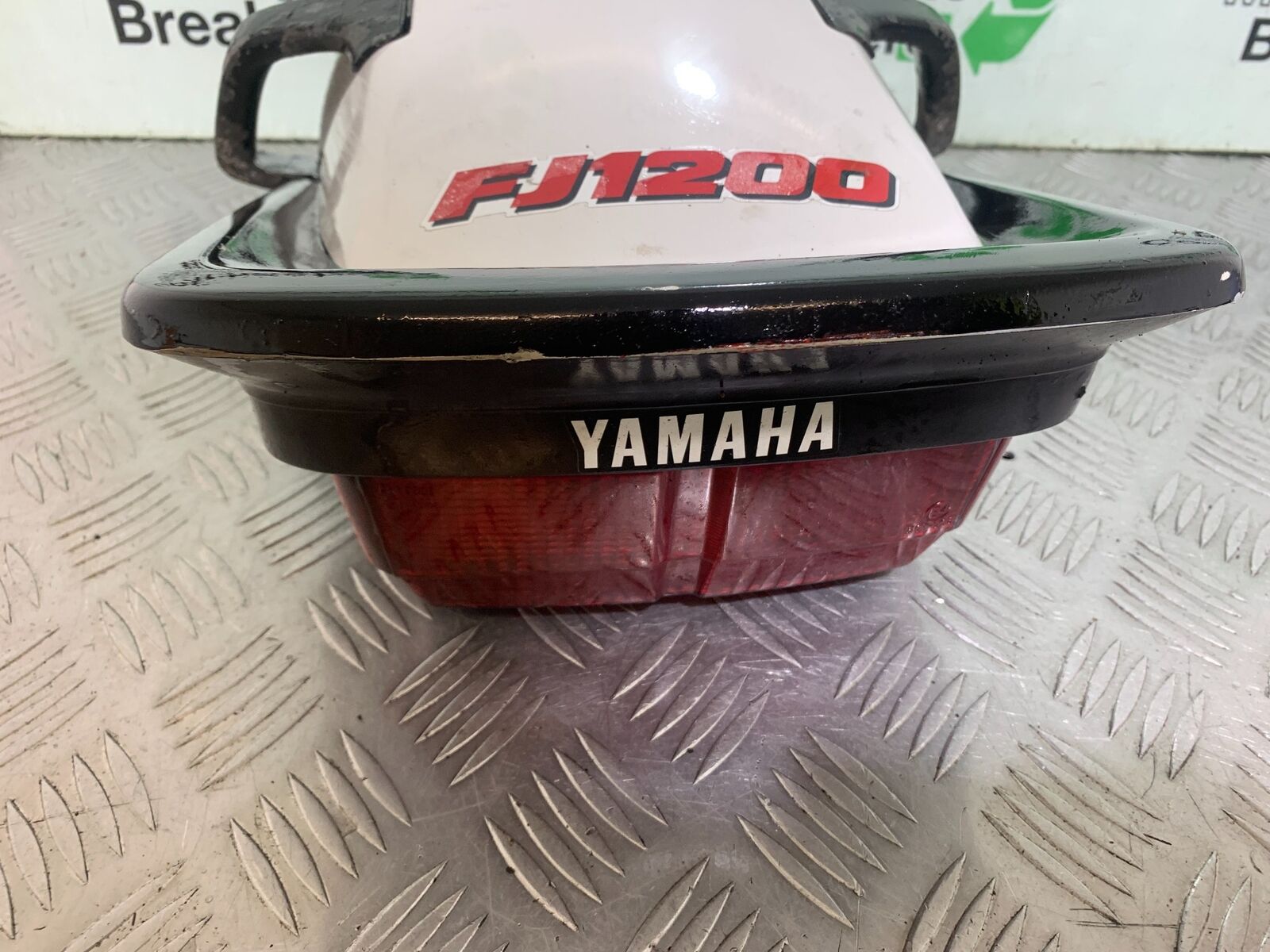 YAMAHA FJ1100 FJ 1100 TAIL PIECE AND REAR LIGHT YEAR 1984-1985 (CMB1101)
