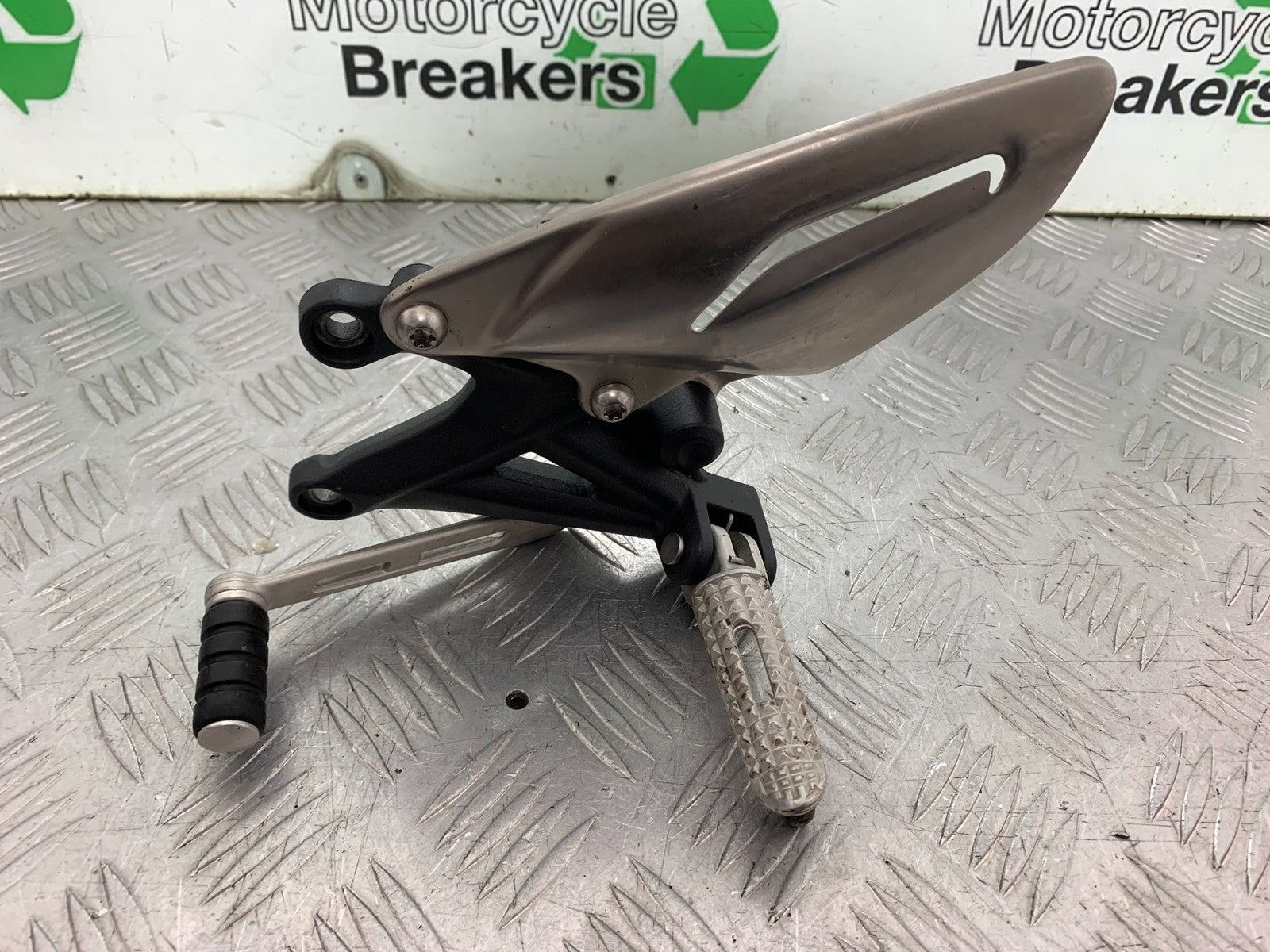 TRIUMPH 675 STREET TRIPLE RX FRONT LEFT HANGER  2015- 2017 (CMB1299)