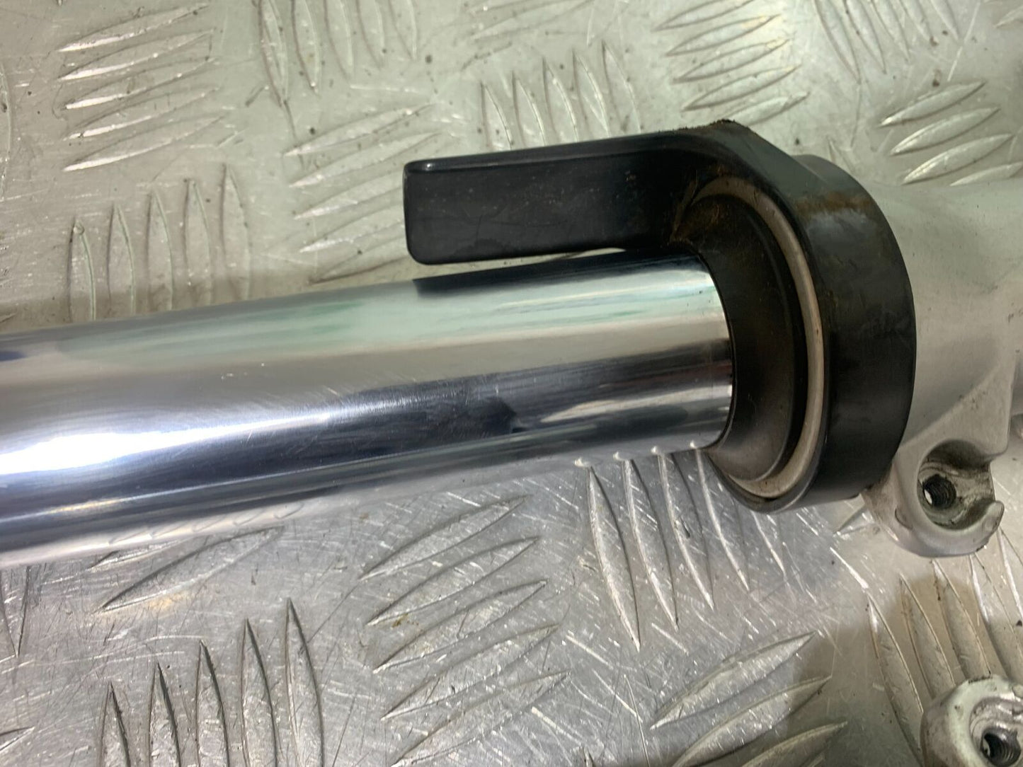 KAWASAKI Z750 ZR750 ZR-7S FORKS  YEAR 1999-05 (CMB1135)