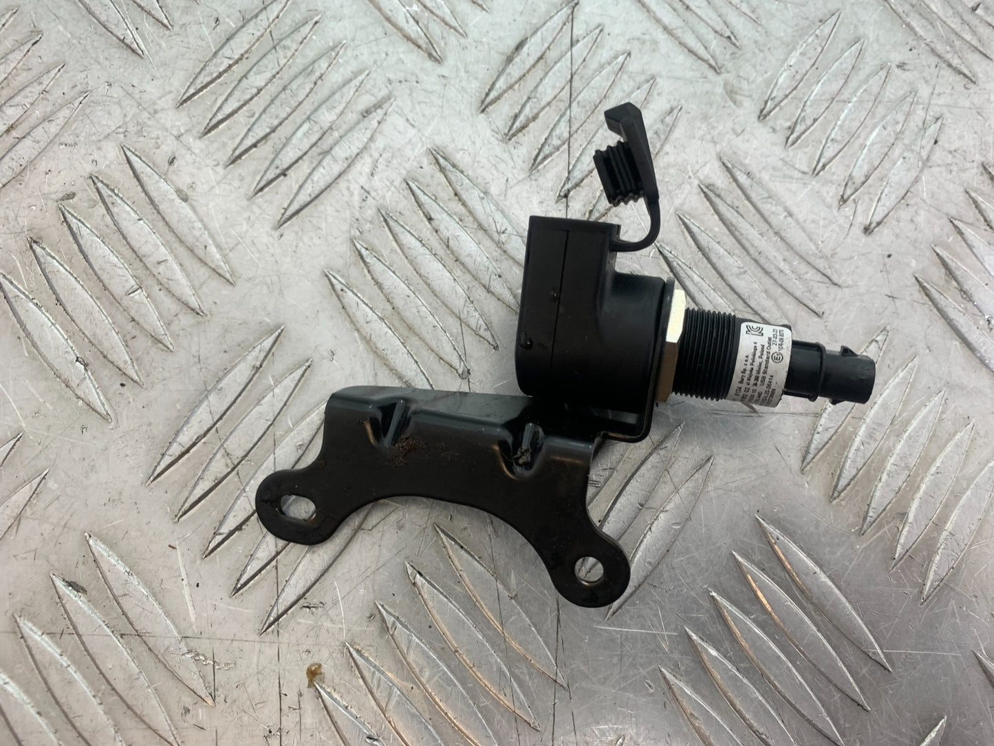 BMW M1000 R USB PORT   YEAR 2023-2024 (CMB1140)