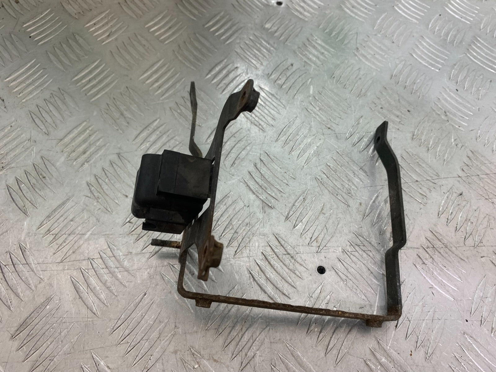 HONDA VT750 SHADOW BATTERY STRAP    YEAR 2003-2004 (CMB1265)