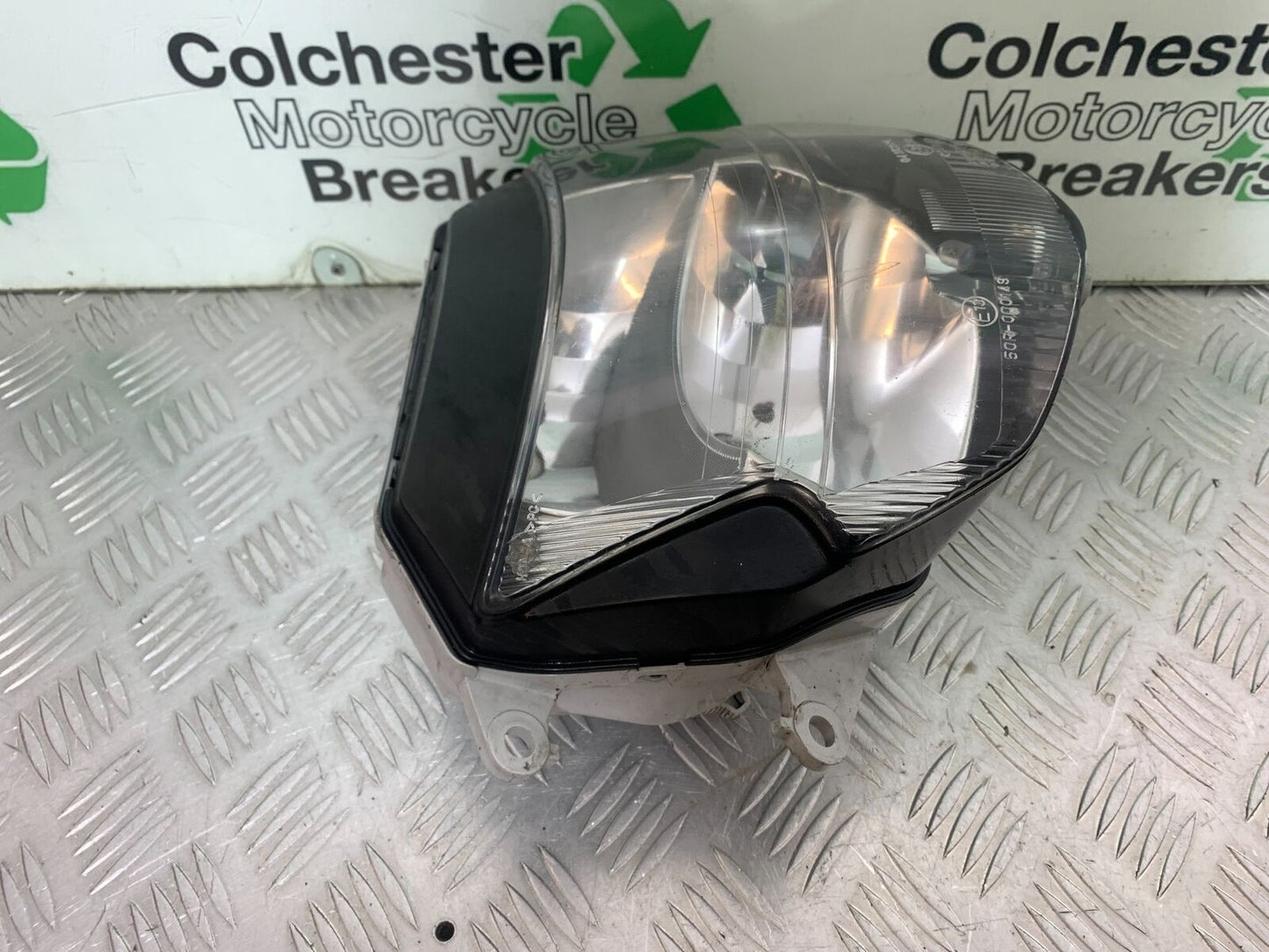 HONDA CBR1100 BLACKBIRD HEADLIGHT   YEAR 1999-2005 (CMB1103)