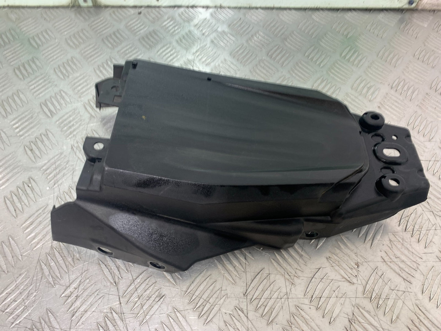 KTM DUKE 125 UNDERTRAY YEAR 2017-2022 (CMB1222)