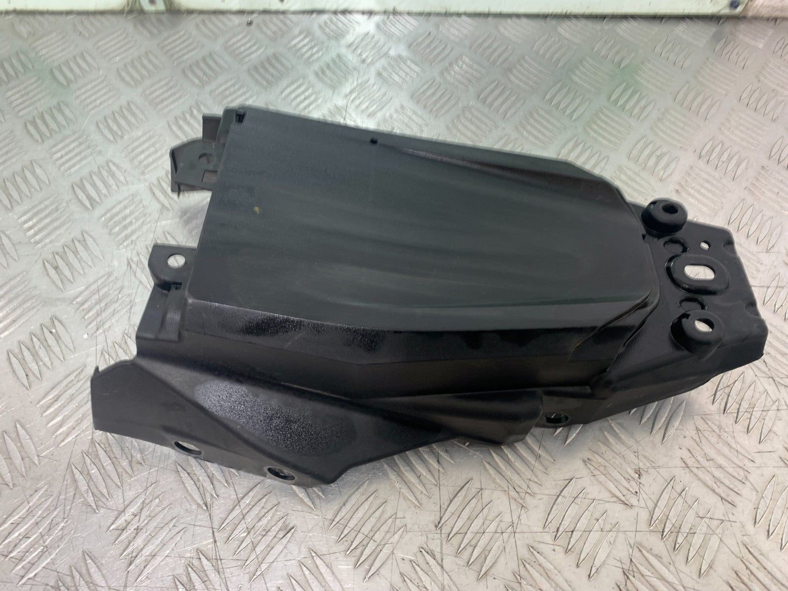 KTM DUKE 125 UNDERTRAY YEAR 2017-2022 (CMB1222)