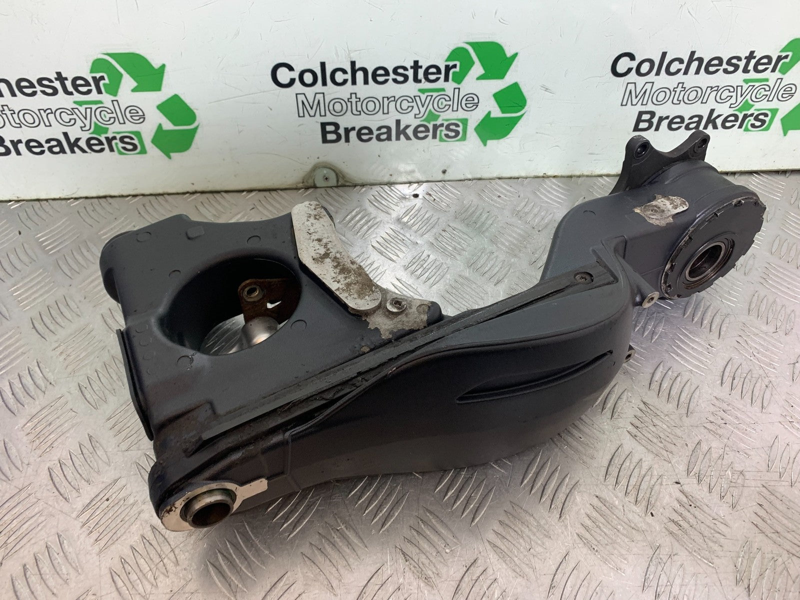 TRIUMPH 1050 SPRINT ST SWINGARM  2003-2011 (CMB1285)