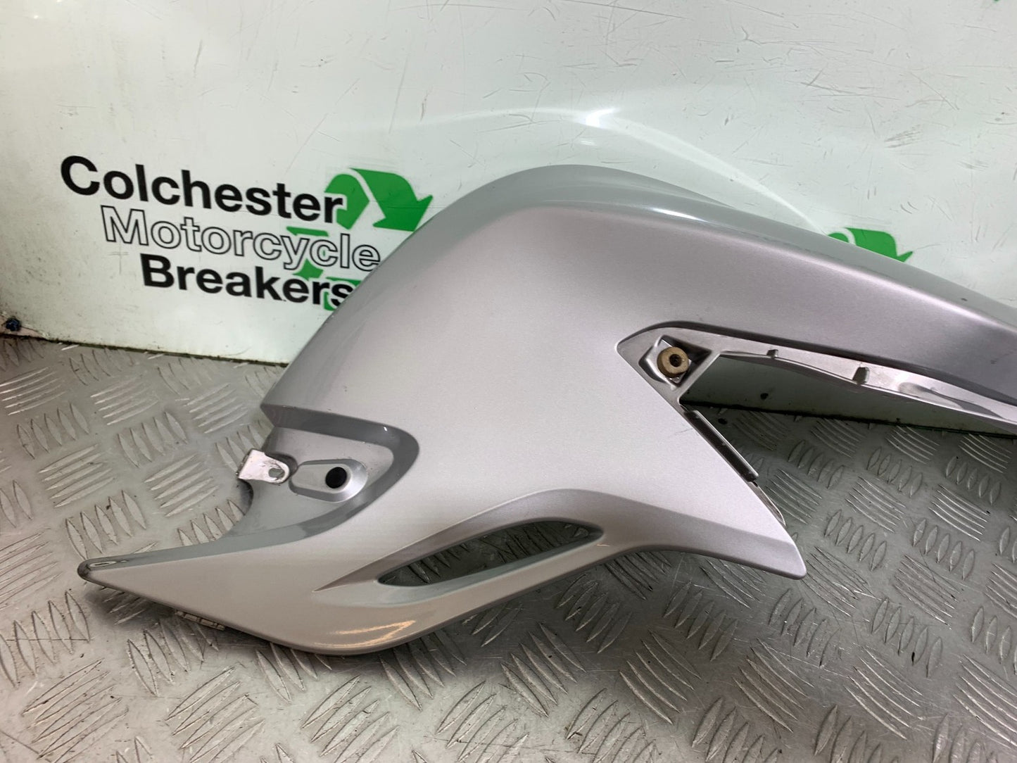 BMW F800 GT RIGHT FAIRING PANEL  YEAR 2013-2017 (CMB1248)