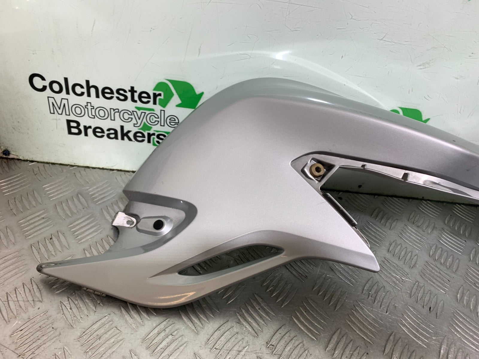 BMW F800 GT RIGHT FAIRING PANEL  YEAR 2013-2017 (CMB1248)